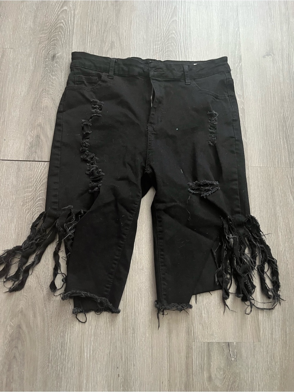 Black Women’s Distressed Fringe Knee-Length XL Denim Shorts